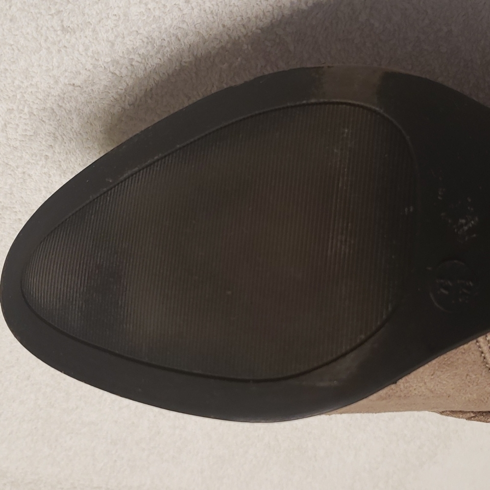 Boots - Picture 6 of 10